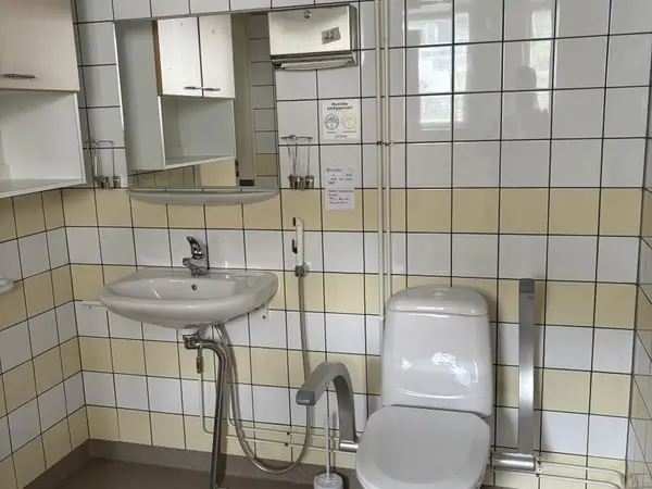 INVA WC-KALUSTEET (nro 11) tila 0.krs 032