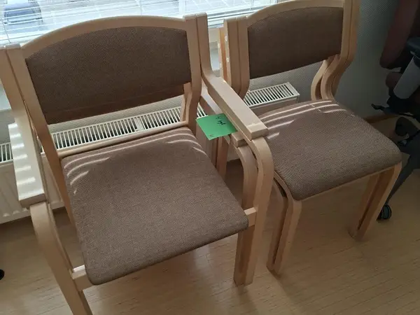Ruokapöydäntuolit