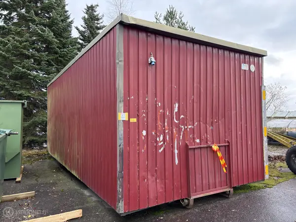 Työmaakontti kunnostettavaksi (nro 30) tila V Piha 1