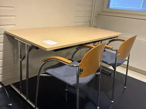 Pöytä + 2 kpl Martelan tuolit (nro 331) tila S2 130