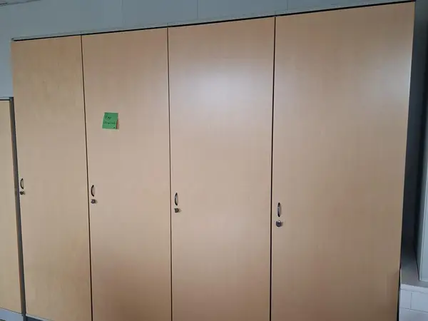 Vaatekaappi Isku