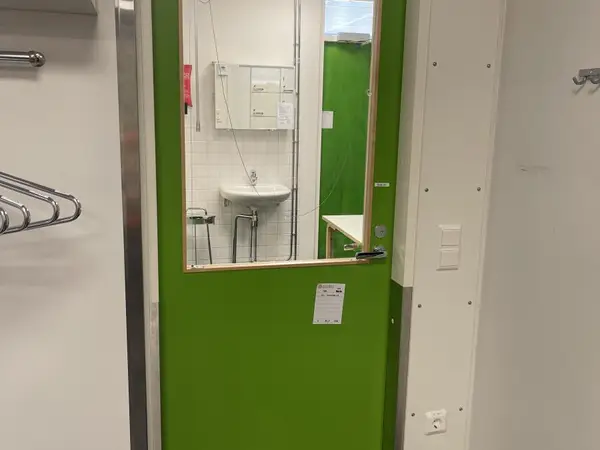 Ovi ikkunalla (nro 138) tila E1 Röntgen 169