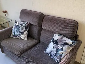 Sohvaryhmä ja pöytä