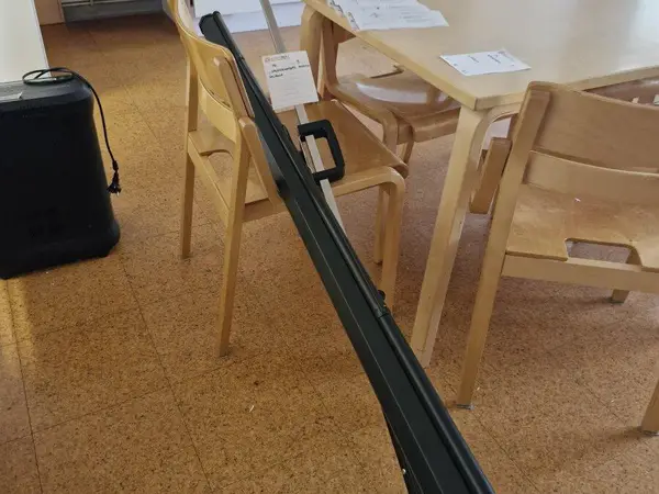 Valkokangas kolmijalalla (nro 76) tila 1. Huone 9