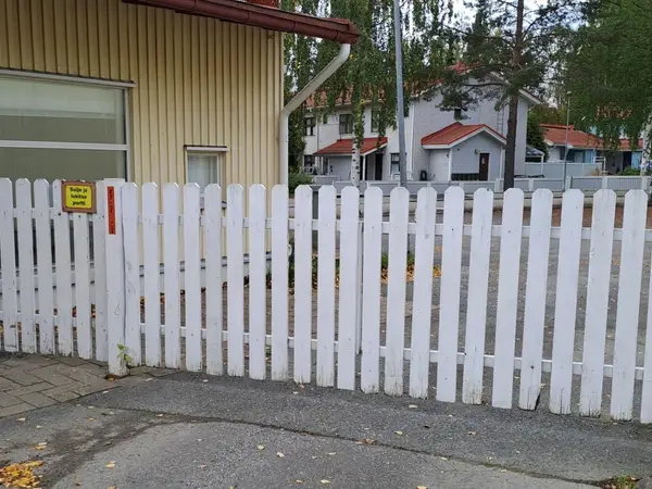 Piha-portti / aita.