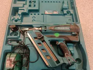 Akkurunkonaulain Makita