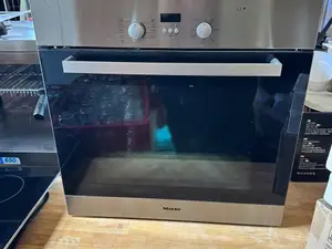 Miele H4412B -erillisuuni (kalusteuuni)