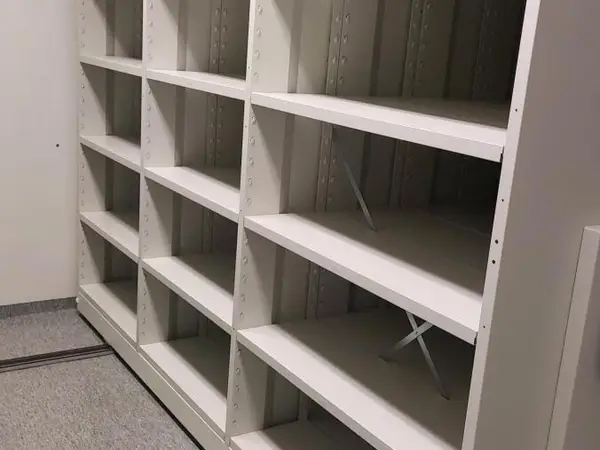 Siirtohyllyjärjestelmä
