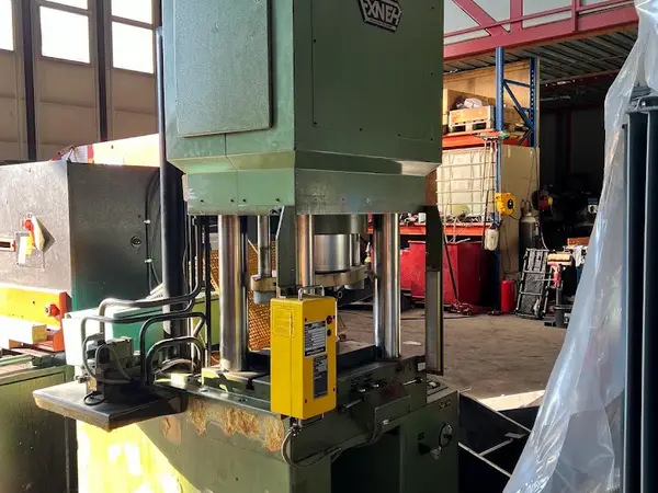 Hydrauliprässi 200t