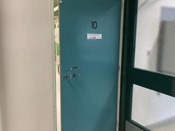 Ovi (nro 159) tila D1 Leikkaussalit 043