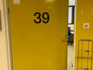 Ääntä eristävä ovi (nro 178) tila D2 056A