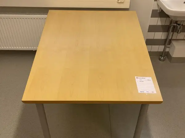 Pöytä (nro 117) tila E2 ortopedia 001a