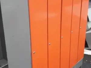 Peltinen vaatekaappi 2 kpl