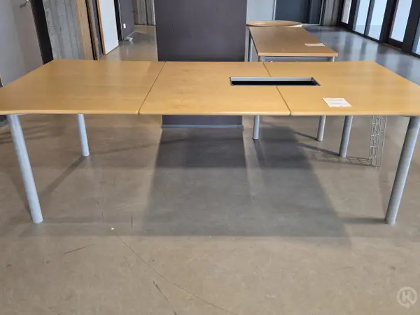 Neuvottelupöytä (nro 1) tila 5 Aula