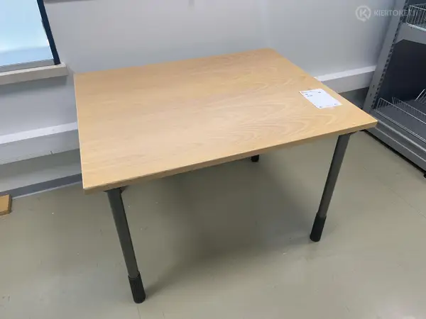 Pöytä (nro 59) tila E2 Kipupoliklinikka 086