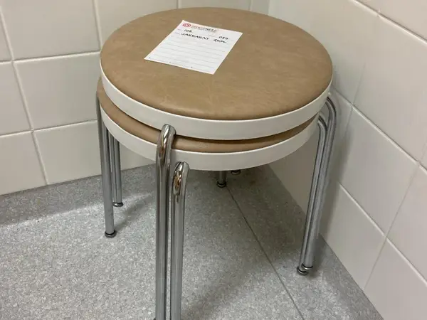 Jakkarat 2 kpl (nro 108) tila E2 Kipupoliklinikka 089