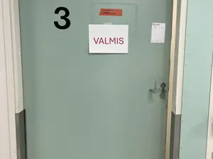 Ovi (nro 298) tila D1 vuodeosasto 153