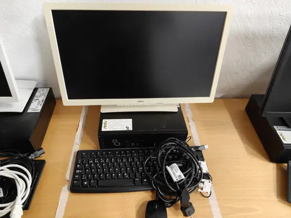 Fujitsu Esprimo D738 työasema (nro 3.)
