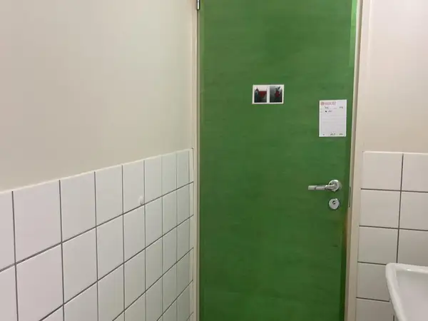 Ovi (nro 210) tila E1 Teho ja valvonta 019