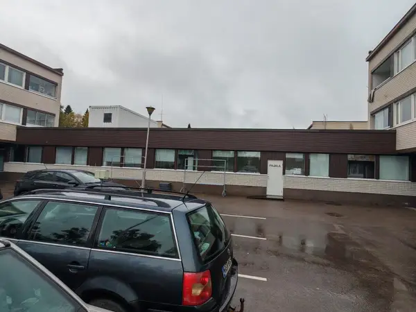 Kerrostalo, Vanha uimahalli, muutettu toimisto- ja kokoontumistiloiksi