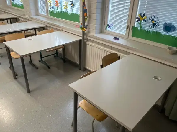 Pöydät 2 kpl (nro 168) tila K1 3