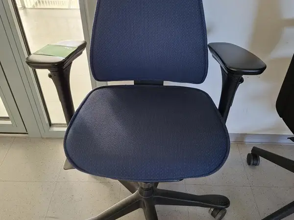 Kinnarps työtuoli sininen nro8