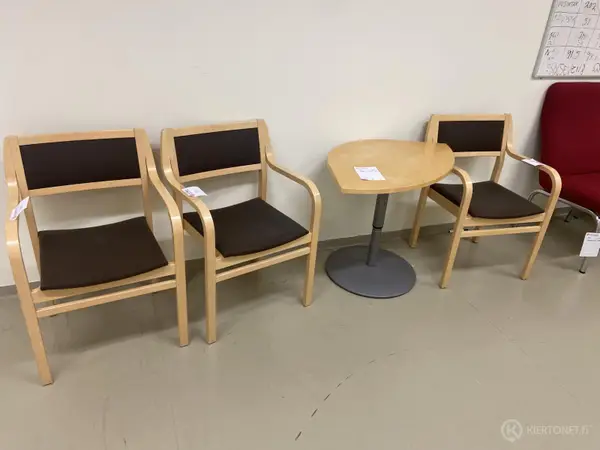 Pöytä + Tuolit 3 kpl (nro 204) tila E2 Kuulokeskus 137K