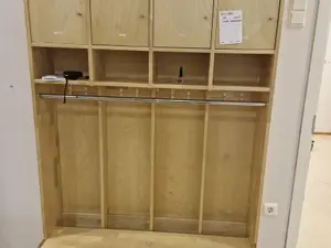 Lasten vaatenaulakko (nro 250) tila 1. Aula 5