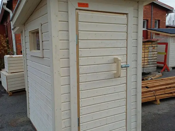 Ulkohuussi 13