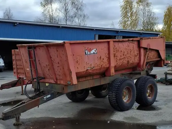 Traktorin peräkärry Tempo