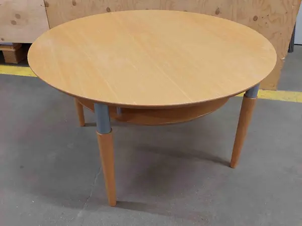 Pöytä