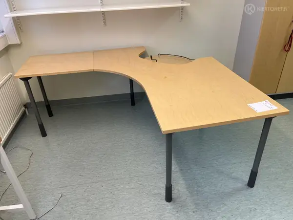 Isku kulmapöytä (nro 94) tila E1 Teho ja valvonta 006