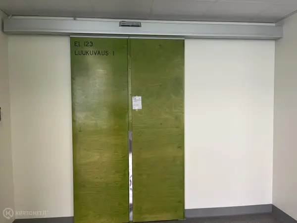 Sähköinen tupla-liukuovi (nro 402) tila E1 Röntgen 123