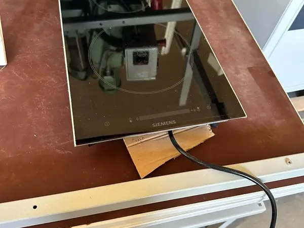 Siemens induktiokeittotaso kahdella keittoalueella.