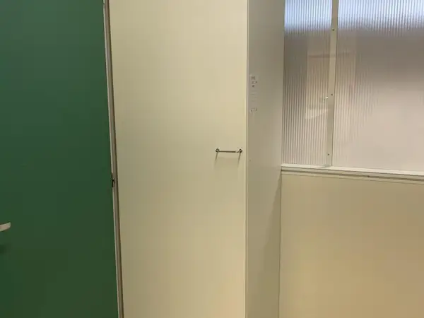 Kaappi (nro 27) tila Äidinmaitokeskus 056