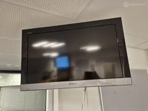 Sony TV 32" ja seinäteline (nro 34) tila S2 Aula