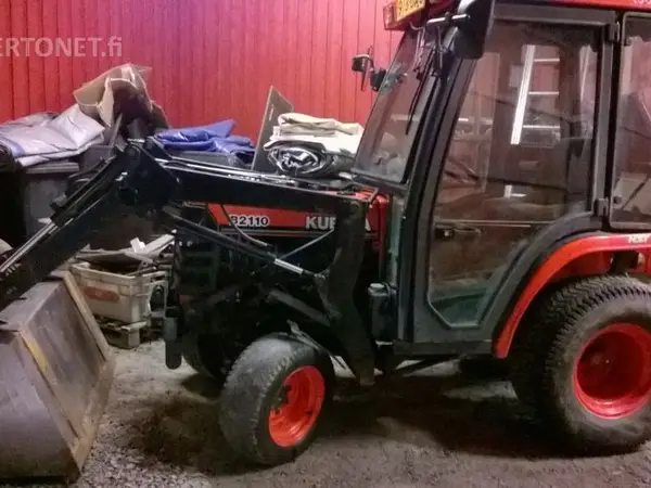 Traktor Kubota B2110HD med tillbehör / lisälaitteineen