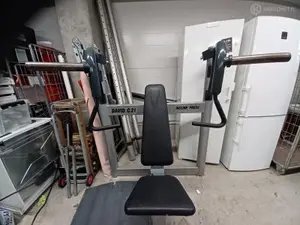 Vinopenkkipunnerruslaite (Incline press), käytetty