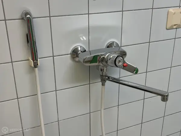Hanat 2kpl (nro 263) tila E1 Fysiatria 065