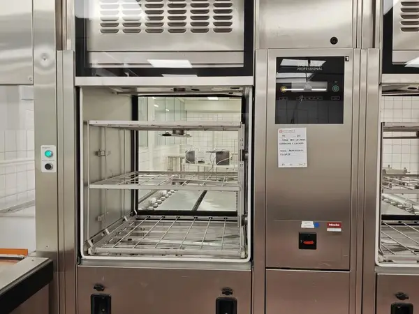 Miele pesu- ja desinfektiokone + linjasto (nro 75) tila DP 001