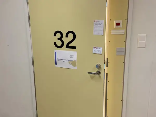 Äänieristys ja palo-ovi (nro 126) tila E2 Kipupoliklinikka 146