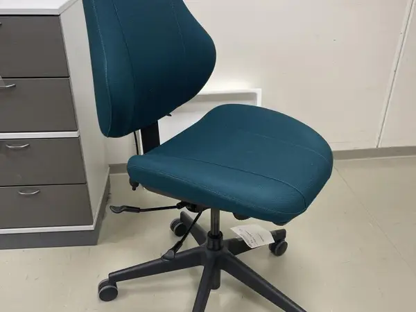 Isku työtuoli (nro 52) tila E1 Röntgen 113