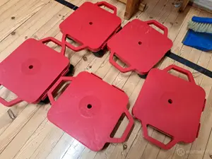 Pyörillä olevia tasoja 5 kpl