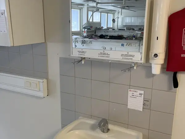 Allas + automaattihana (nro 360) tila D1 Leikkaussalit Heräämö