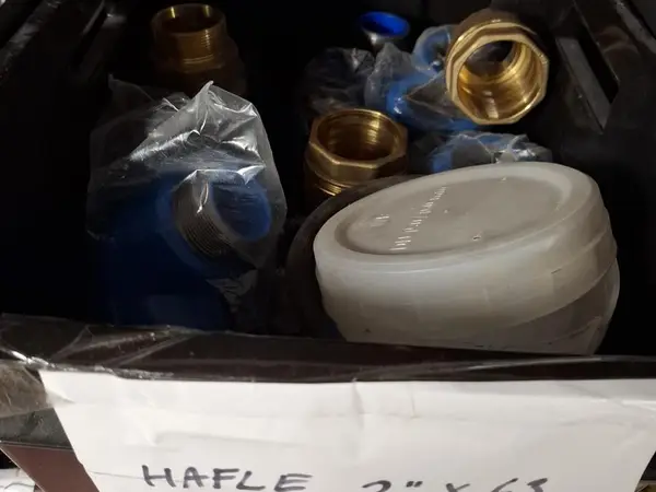 Hausjärven vesihuoltolaitokselta yli jääneitä tarvikkeita, Laatikko 20