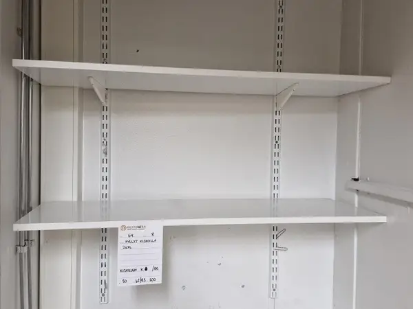 Hyllyt kiskoilla 2 kpl (nro 64) tila 1. Huone 8