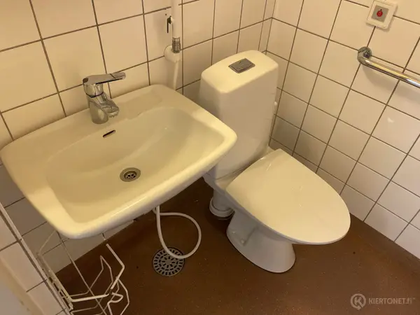 WC-kalusteet (nro 477) tila D6 104