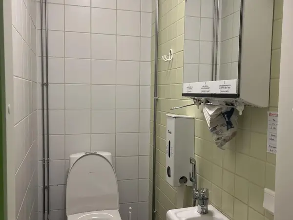 WC-kalusteet 2 kpl (nro 296) tila E1 Röntgen 149c