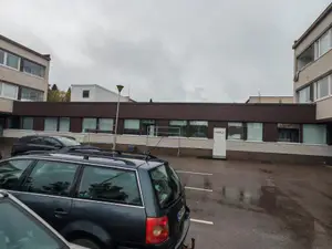 Kerrostalo, Vanha uimahalli, muutettu toimisto- ja kokoontumistiloiksi
