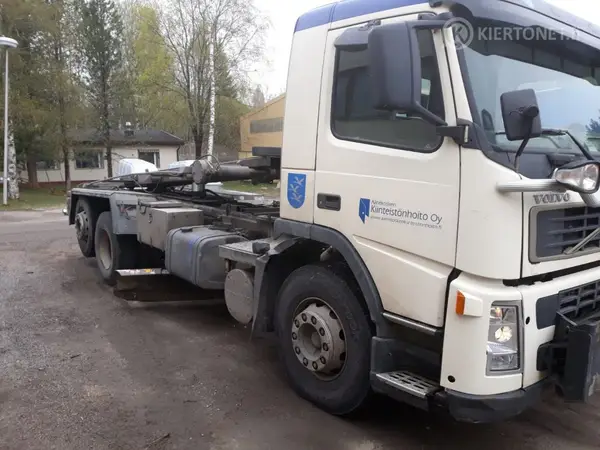 Kuorma-auto Volvo FM 9, vm. 2004